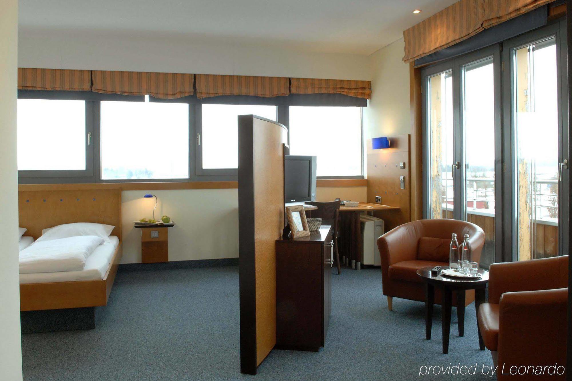 Hotel Leipheim Sued Room photo